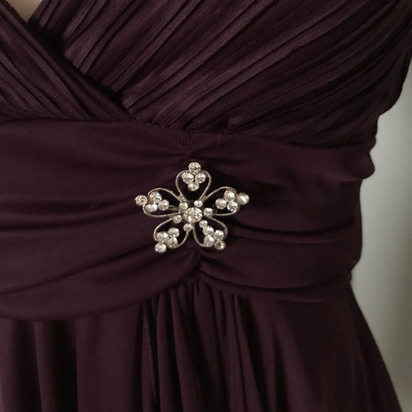 More pics Empire Waist V-Neck Belted Chiffon Jeweled Brooch Dress - Picture 9 of 16